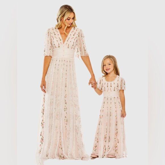 Anthropologie Mac Duggal Short-Sleeve Floral Ruffled
V-Neck Gown / size 12 - Picture 5 of 13